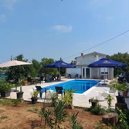 Dalmatin アパート